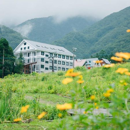 Tabist Condominium Hakuba Goryu Екстер'єр фото