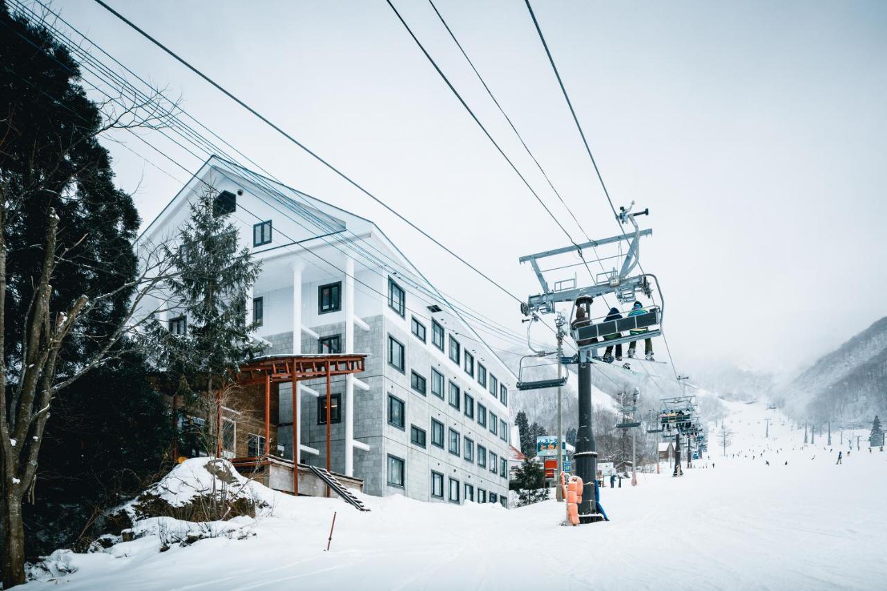 Tabist Condominium Hakuba Goryu Екстер'єр фото